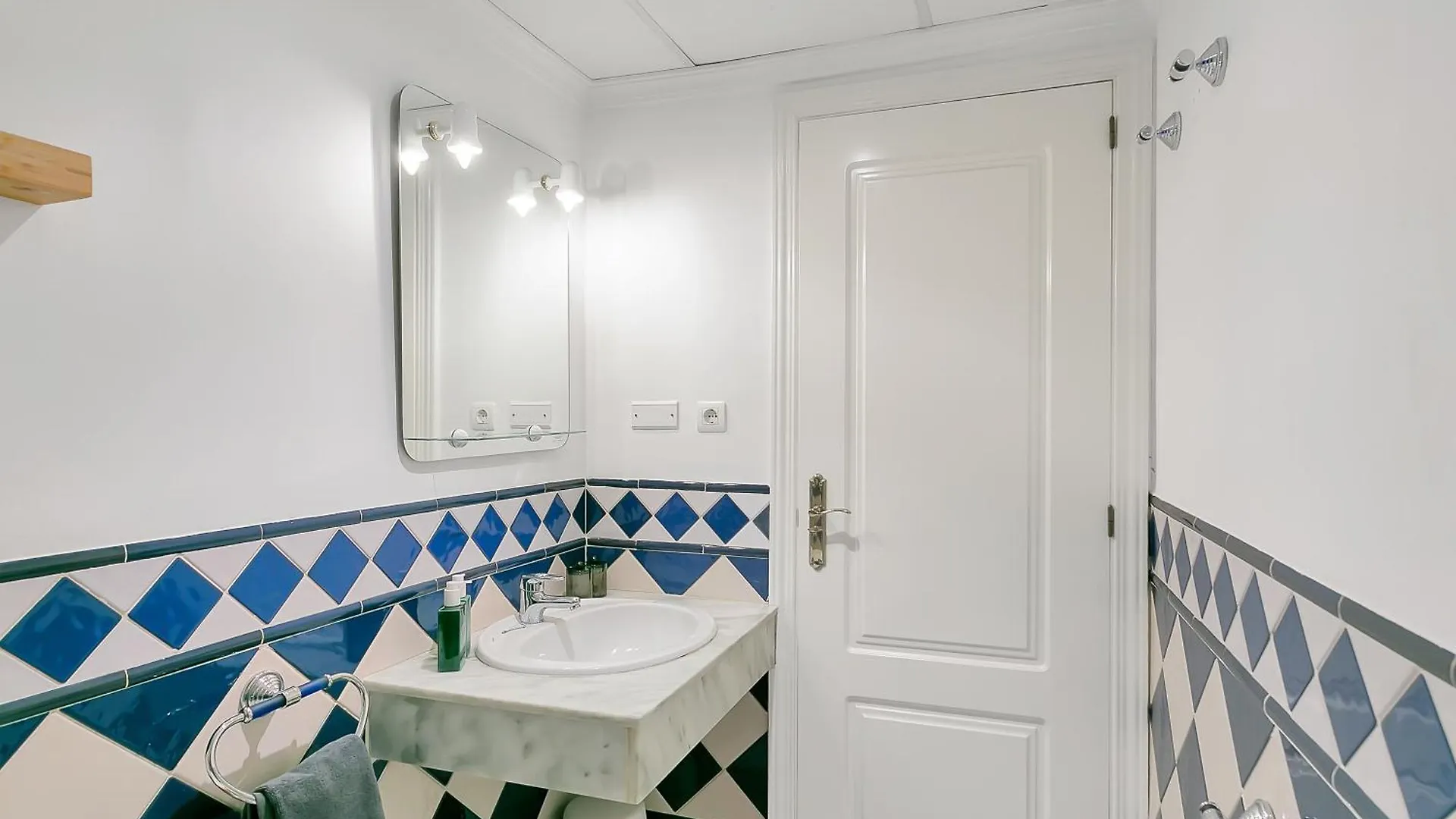Alvarito Family Beach Retreat Marbella 0*,  Spagna